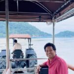 Sachin Tendulkar Instagram - Safar tractor se speed boat ka ft. myself 🚤 #ThailandDiaries #throwbackthursday #Thailand #Travel