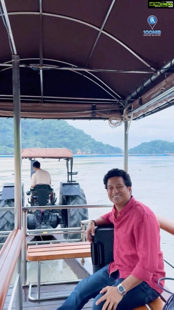Sachin Tendulkar Instagram - Safar tractor se speed boat ka ft. myself 🚤 #ThailandDiaries #throwbackthursday #Thailand #Travel