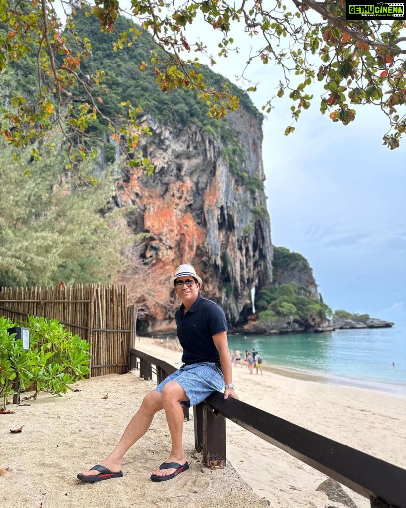 Sachin Tendulkar Instagram - Kabhi Krabi Beech Beach 🏝️ Mein Holiday Lena Zaroori Hai! 😋 #ThailandDiaries #krabi #vacation Krabi, Thailand