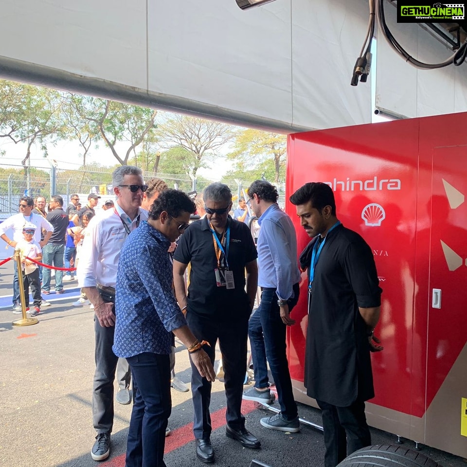 Sachin Tendulkar Instagram - A sight to behold for a motorsport enthusiast like me. 🏁🏎️💨 Had a wonderful time cheering for @mahindraracing at the #HyderabadEPrix. Glad to see motorsport racing returning to India 🇮🇳 after a decade.