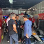Sachin Tendulkar Instagram – A sight to behold for a motorsport enthusiast like me. 🏁🏎️💨

Had a wonderful time cheering for @mahindraracing at the #HyderabadEPrix. Glad to see motorsport racing returning to India 🇮🇳 after a decade.