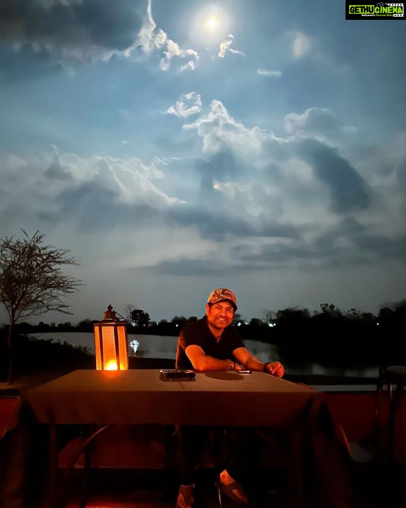 Sachin Tendulkar Instagram - Who left the torch on in the sky? 🔦 Any guesses what time this 📸 was taken? 📍 @the_bamboo_forest (Near Tadoba) #sky #tadoba #jungle #tiger