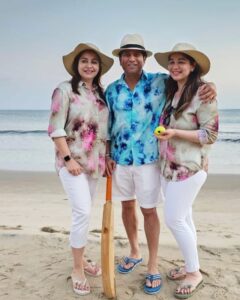 Sachin Tendulkar Instagram - When the Mother and Daughter twinned, I grinned! 😁 
.
.
.
.

Thanks for designing such cool shirts @mizuchiclothing 

Location - @cocoshambhala #CocoshambhalaLove

#sindhudurg #maharashtra #throwback