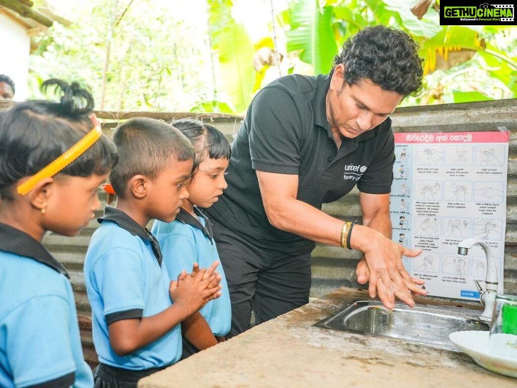 Sachin Tendulkar Instagram - Spending time with these young champions was like batting on a pitch full of dreams. Their hope, courage, and joy are the real winning shots of life! Through nutrition, sports and education, we can all give wings to their dreams. @unicef @unicefsouthasia @unicef_srilanka Ayubowan, Sri Lanka. 🇱🇰 #unicef #srilanka #cricket