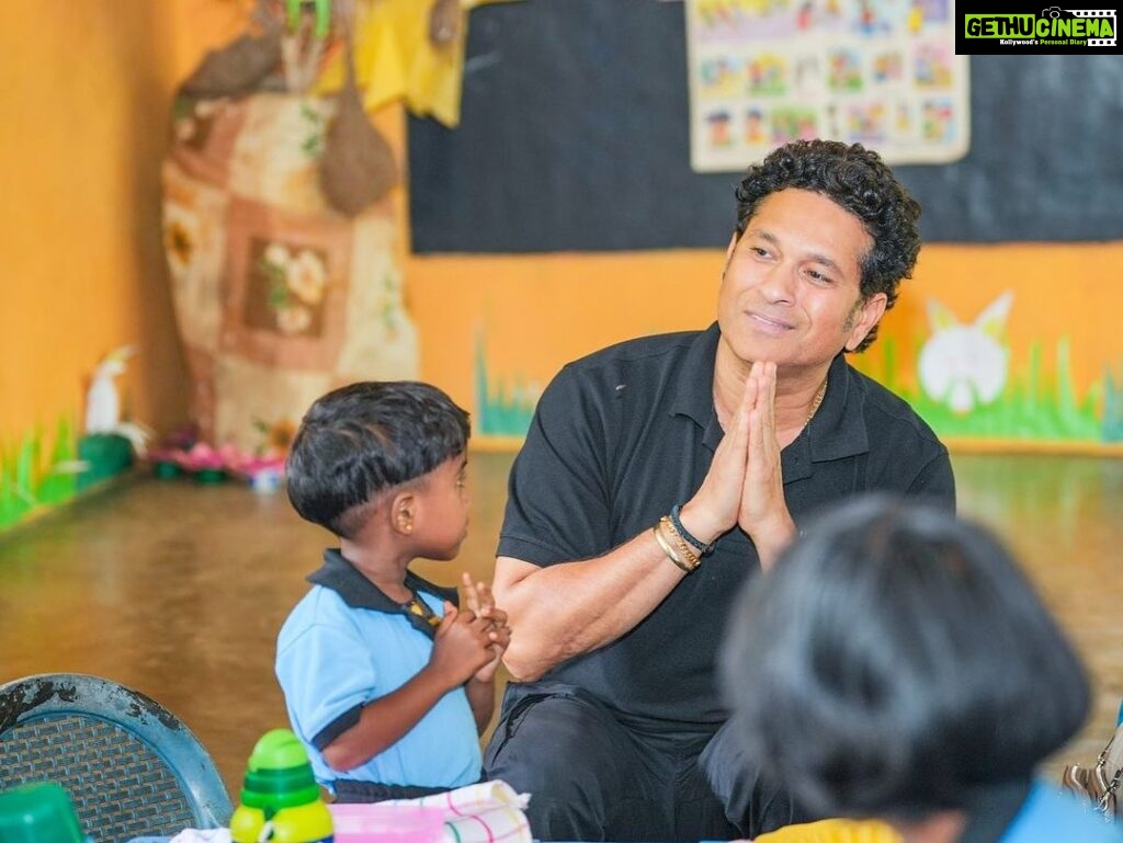 Sachin Tendulkar Instagram - Spending time with these young champions was like batting on a pitch full of dreams. Their hope, courage, and joy are the real winning shots of life! Through nutrition, sports and education, we can all give wings to their dreams. @unicef @unicefsouthasia @unicef_srilanka Ayubowan, Sri Lanka. 🇱🇰 #unicef #srilanka #cricket