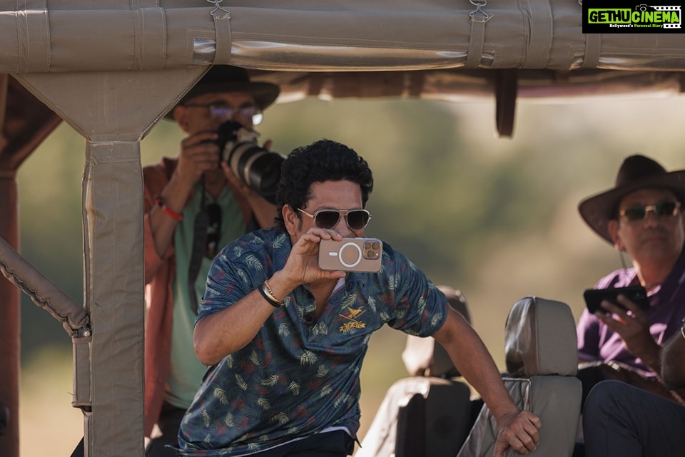 Sachin Tendulkar Instagram - Sharing a photo of me clicking a photo on #WorldPhotographyDay 📸 😜 #MasaiMaraDiaries