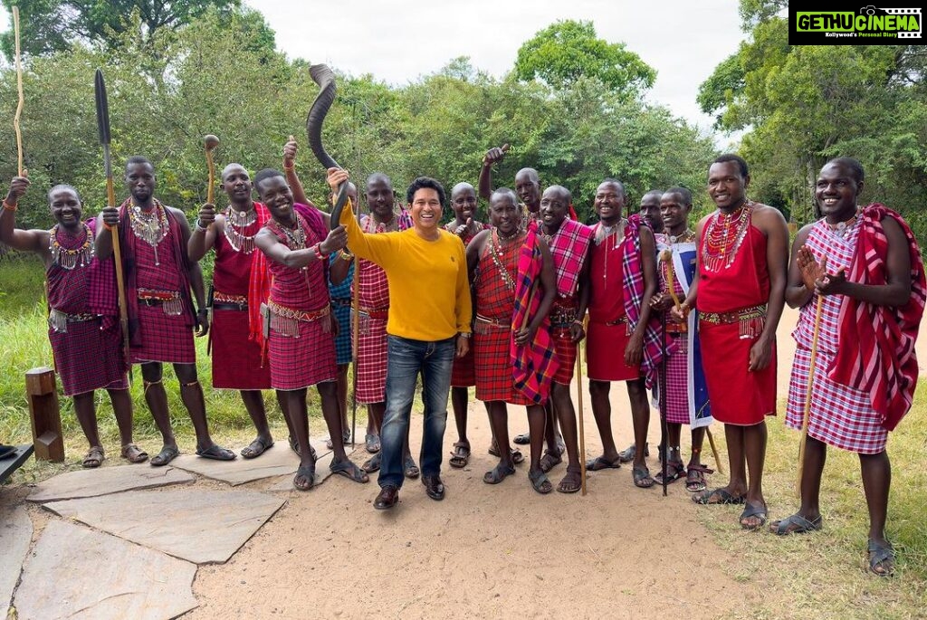 Sachin Tendulkar Instagram - Guard of honour the Masai way. Honoured to receive their blessings.🙏🏻 #MasaiMaraDiaries  #MeetingTheLocals #MasaiMara #Fun #Dance #MasaiTribe #throwback