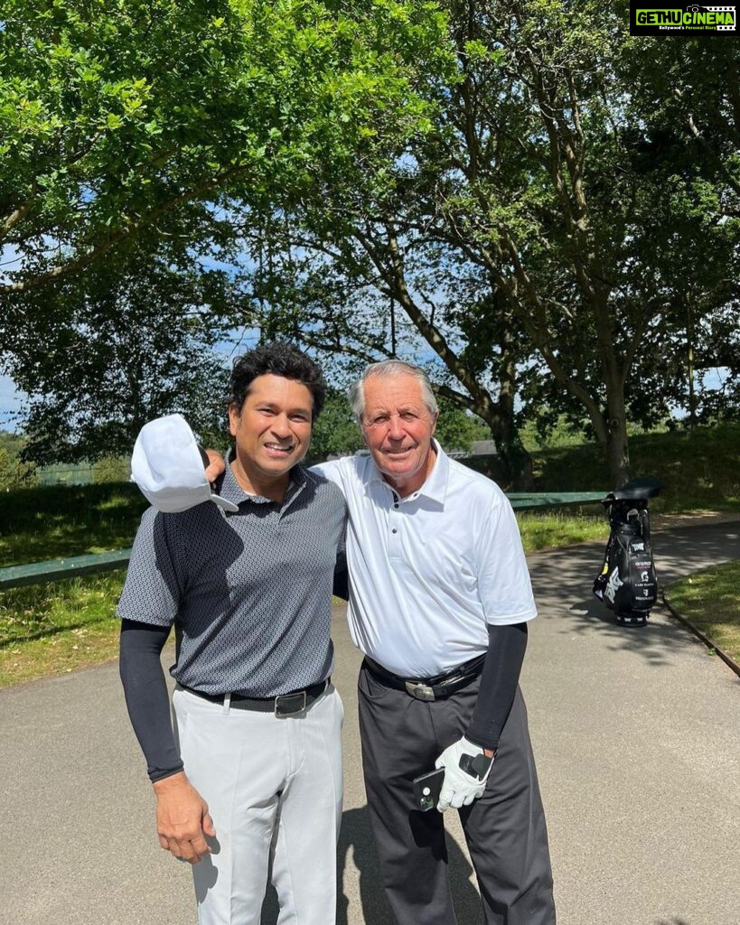 Sachin Tendulkar Instagram - It was a pleasure to meet and chat with @gary.player, one of the greatest golfers to have played the sport. Since we were playing around the same time, I also had the opportunity to receive some valuable tips from him. ⛳️🏌️‍♂️ #golf #golfswing #golflife