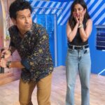 Sachin Tendulkar Instagram - East or west, Sachin Sir is the best!!! Agreed? 😃😃😃 Pata hai cricket mujhe Sachin Sir ne sikhaya! 😎🤌🏼😜 Meeting and shooting this reel with @sachintendulkar was such an experience! An inspiration to generations, he’s also a really patient coach. Humbled and blessed to have this opportunity to shoot with him ✨✨🤌🏼🤌🏼 . . #Sachintendulkar #cricket #indiancricket #straightdrive #desertstorm #50ForSachin #HappyBirthdaySachin #loveitreelit #SachinxMeta #funnyvideo Facebook Mumbai Office