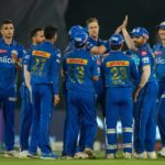 Sachin Tendulkar Instagram - A superb all-round performance by @mumbaiindians once again. @__camgreen__ impressed with both bat & ball. @ishankishan23 & @tilakvarma9’s batting is as good as it gets! The IPL is getting more interesting every day. Great going boys! 💙 And finally a Tendulkar has an IPL wicket! 😛 @arjuntendulkar24 #SRHvMI