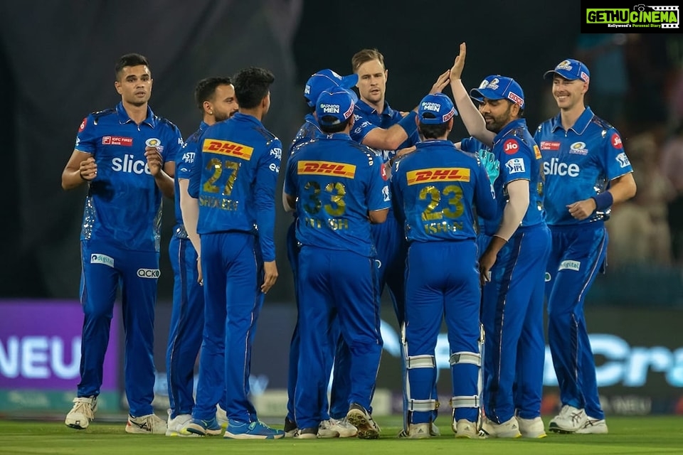 Sachin Tendulkar Instagram - A superb all-round performance by @mumbaiindians once again. @__camgreen__ impressed with both bat & ball. @ishankishan23 & @tilakvarma9βs batting is as good as it gets! The IPL is getting more interesting every day. Great going boys! π And finally a Tendulkar has an IPL wicket! π @arjuntendulkar24 #SRHvMI