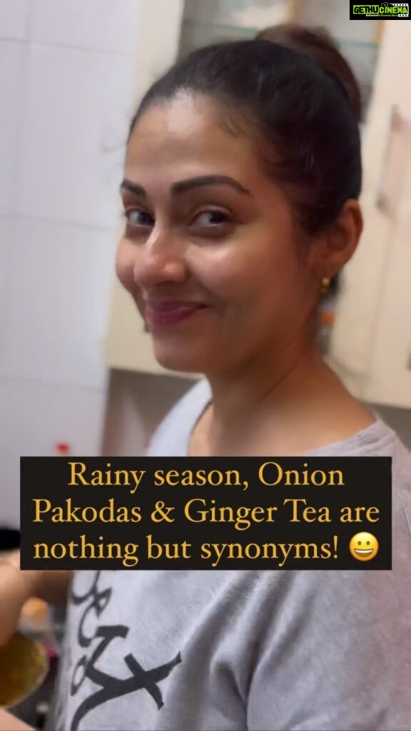 Sadha Instagram - Clearing up drafts from last monsoons! 😅 When I was at a friend’s place making Onion Pakodas & Ginger Tea like a pro! 😀 #rains #monsoons #veganchai #vegantea #pakodas #veganlife