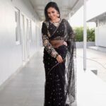 Sadha Instagram - 🖤🖤🖤 Gorgeous Saree by @olivesbysashi.in Accessories by @kushalsfashionjewellery Styled by @harinireddym #indian #saree #sadaa