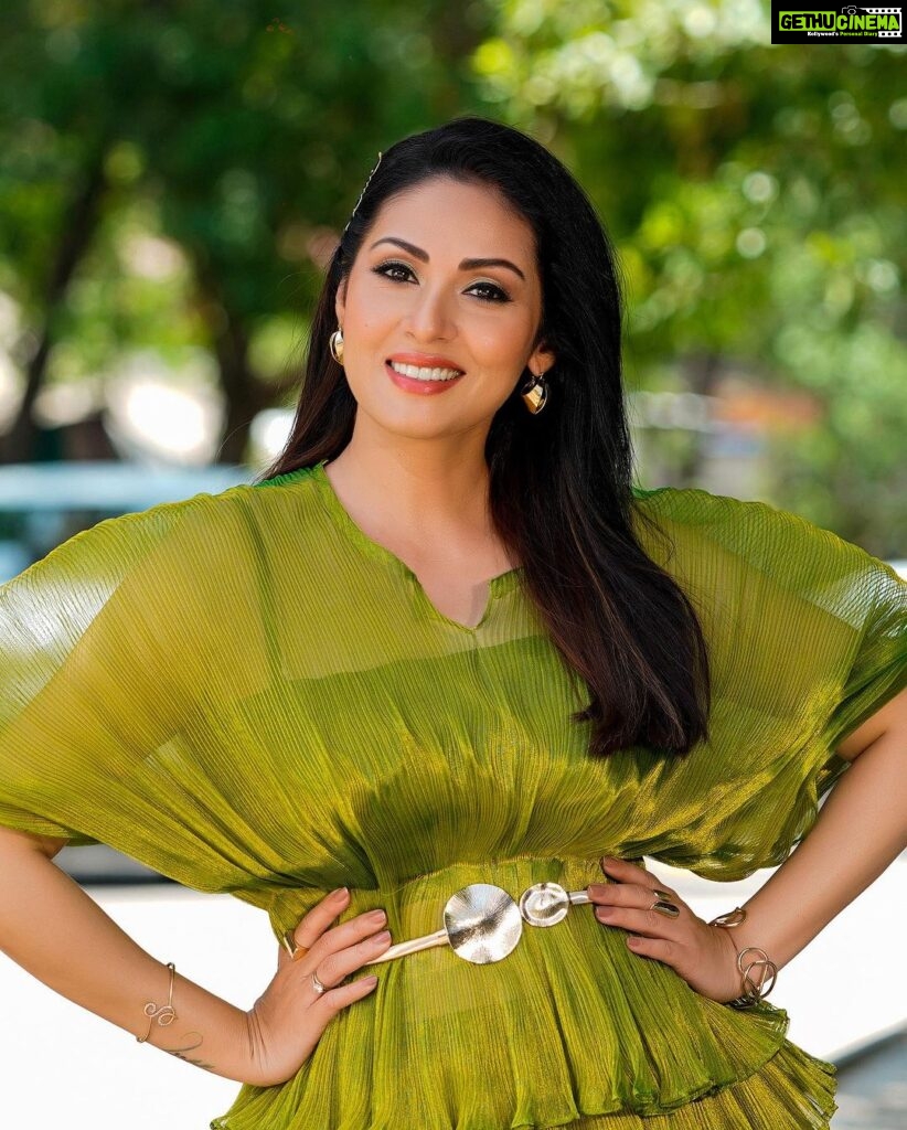 Sadha Instagram - Go green! 😀💚 For #neethoneydance @starmaa Every Sat Sun at 9 pm ☺️ Styled by @harinireddym 🫶 PC @sowmyartphotography #sadaa #judge #realityshow #danceshow