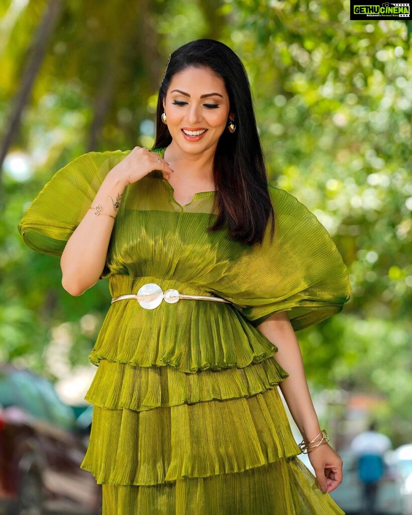 Sadha Instagram - Go green! 😀💚 For #neethoneydance @starmaa Every Sat Sun at 9 pm ☺️ Styled by @harinireddym 🫶 PC @sowmyartphotography #sadaa #judge #realityshow #danceshow