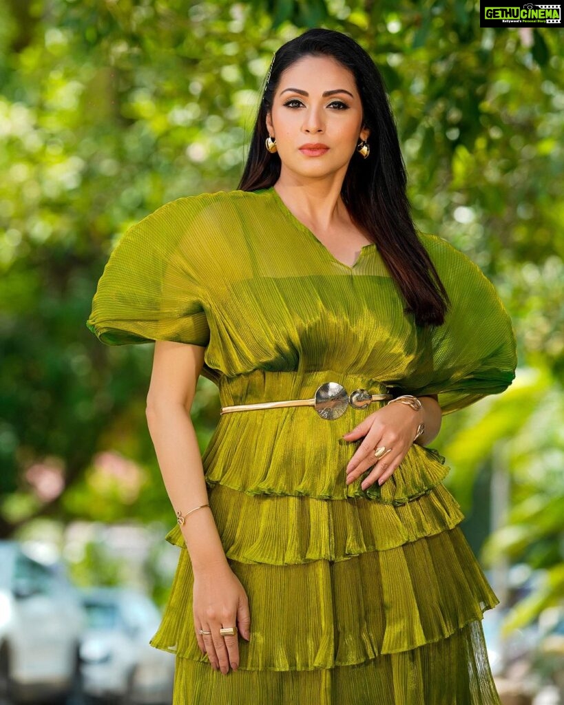 Sadha Instagram - Go green! 😀💚 For #neethoneydance @starmaa Every Sat Sun at 9 pm ☺️ Styled by @harinireddym 🫶 PC @sowmyartphotography #sadaa #judge #realityshow #danceshow