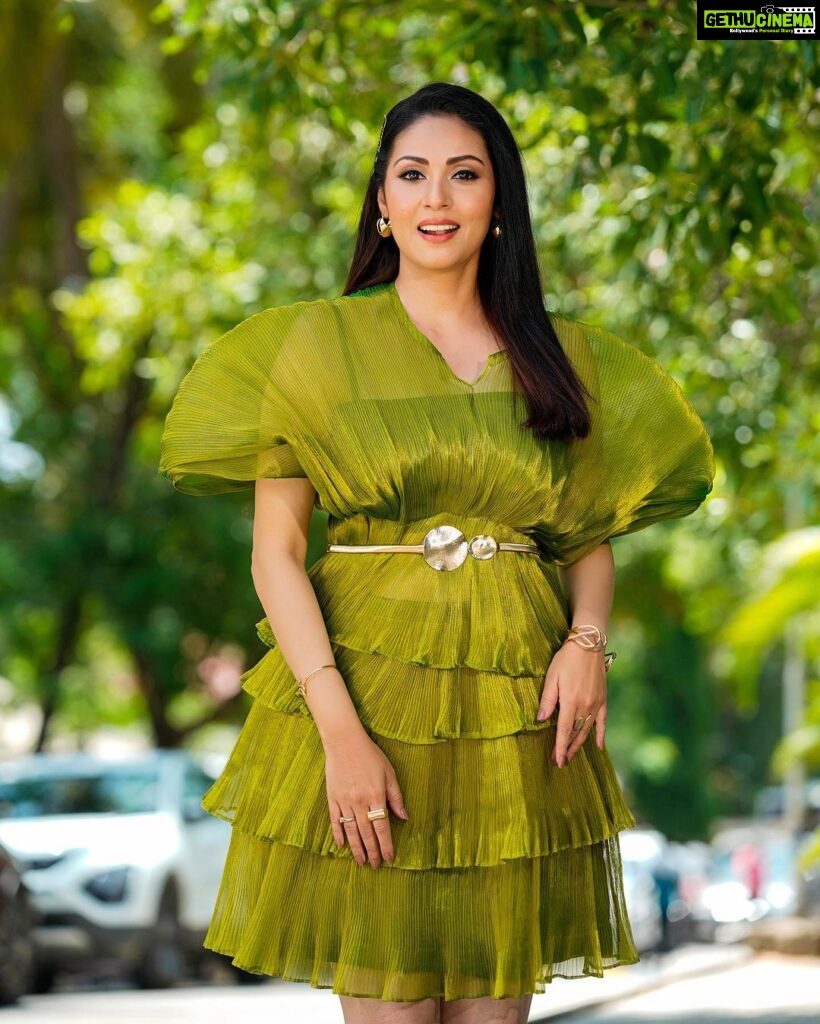 Sadha Instagram - Go green! 😀💚 For #neethoneydance @starmaa Every Sat Sun at 9 pm ☺️ Styled by @harinireddym 🫶 PC @sowmyartphotography #sadaa #judge #realityshow #danceshow