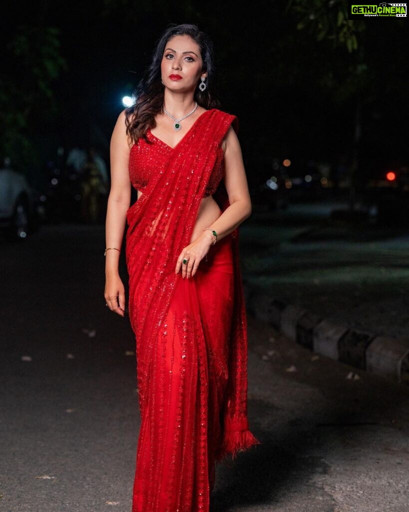 Sadha Instagram - ❤️❤️❤️ Stylist @harinireddym Saree by @samyakksarees Jewellery by @kushalsfashionjewellery PC @prashanth_photo_graphy #sadaa #judge #danceshow #realityshow