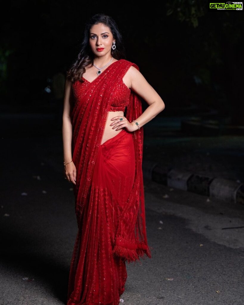 Sadha Instagram - ❤️❤️❤️ Stylist @harinireddym Saree by @samyakksarees Jewellery by @kushalsfashionjewellery PC @prashanth_photo_graphy #sadaa #judge #danceshow #realityshow