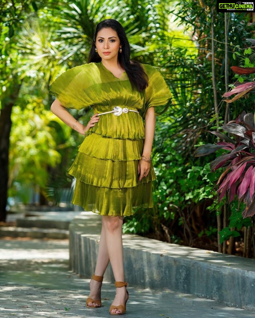 Sadha Instagram - Go green! 😀💚 For #neethoneydance @starmaa Every Sat Sun at 9 pm ☺️ Styled by @harinireddym 🫶 #sadaa #judge #realityshow #danceshow