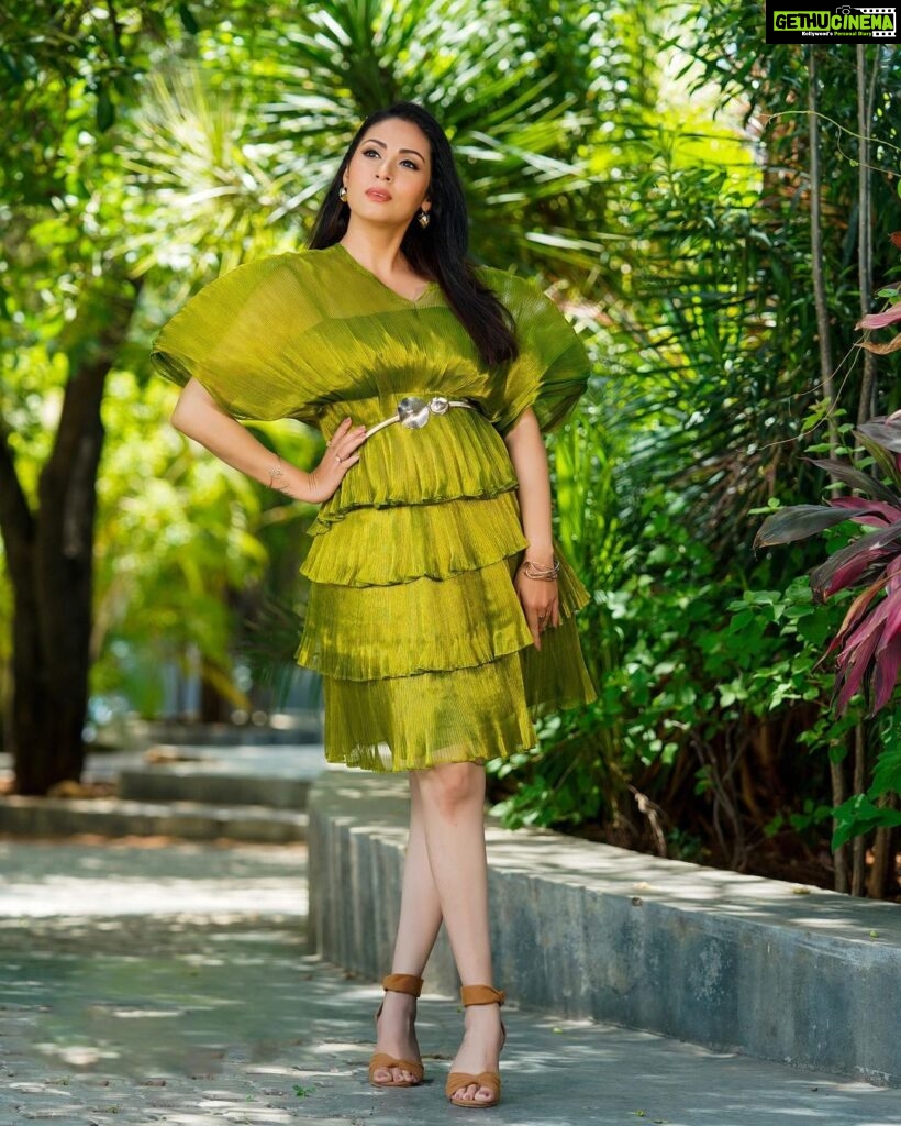 Sadha Instagram - Go green! 😀💚 For #neethoneydance @starmaa Every Sat Sun at 9 pm ☺️ Styled by @harinireddym 🫶 #sadaa #judge #realityshow #danceshow