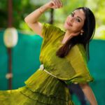 Sadha Instagram - Go green! 😀💚 For #neethoneydance @starmaa Every Sat Sun at 9 pm ☺️ Styled by @harinireddym 🫶 #sadaa #judge #realityshow #danceshow