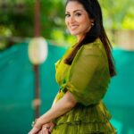 Sadha Instagram - Go green! 😀💚 For #neethoneydance @starmaa Every Sat Sun at 9 pm ☺️ Styled by @harinireddym 🫶 #sadaa #judge #realityshow #danceshow