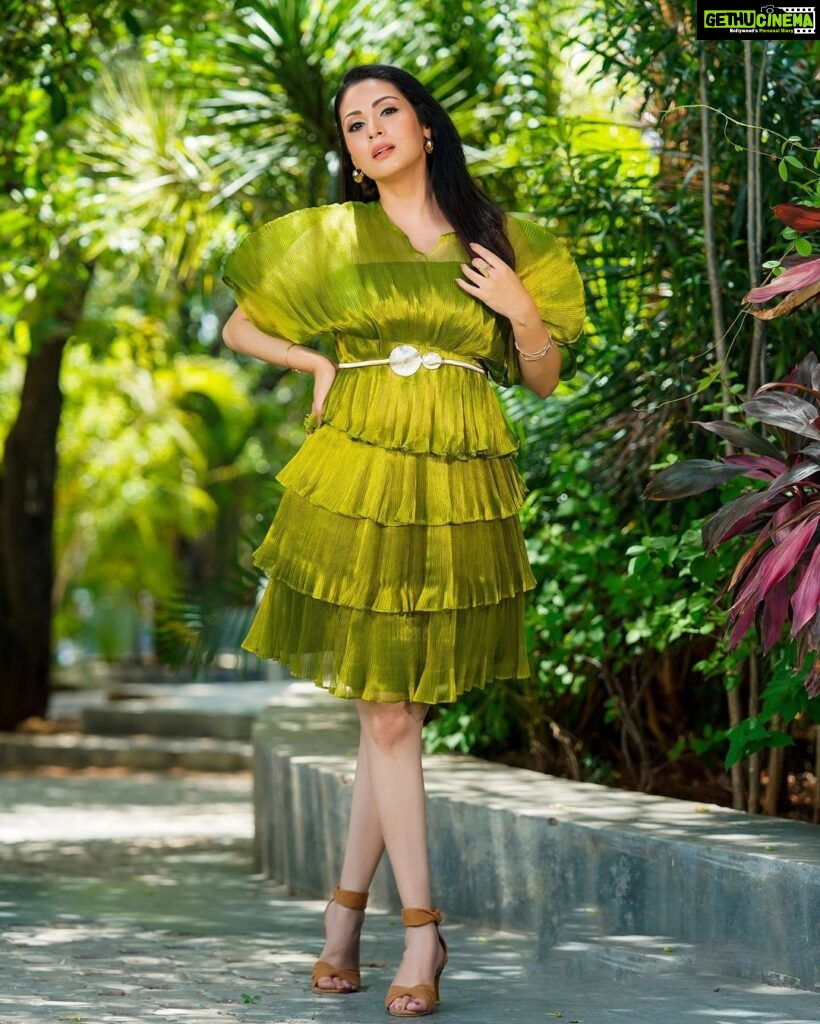 Sadha Instagram - Go green! 😀💚 For #neethoneydance @starmaa Every Sat Sun at 9 pm ☺️ Styled by @harinireddym 🫶 #sadaa #judge #realityshow #danceshow