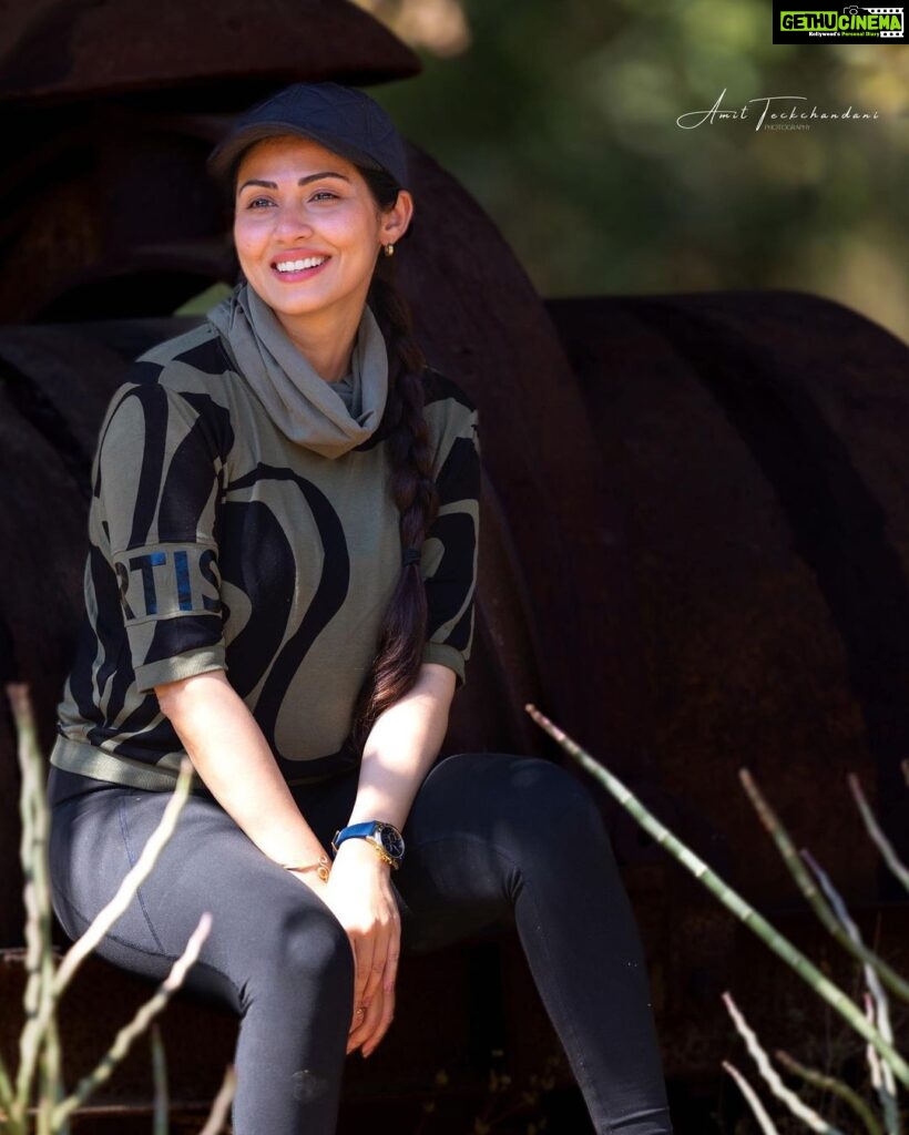 Sadha Instagram - 🖤🖤🖤 Clicked by @ahtclicks_portraits_candids at Churna FRH during Satpura expedition with @ecotrailz 💚 #sadaa #sadaasgreenlife #picsoftheday #ecotrailz #wildlife