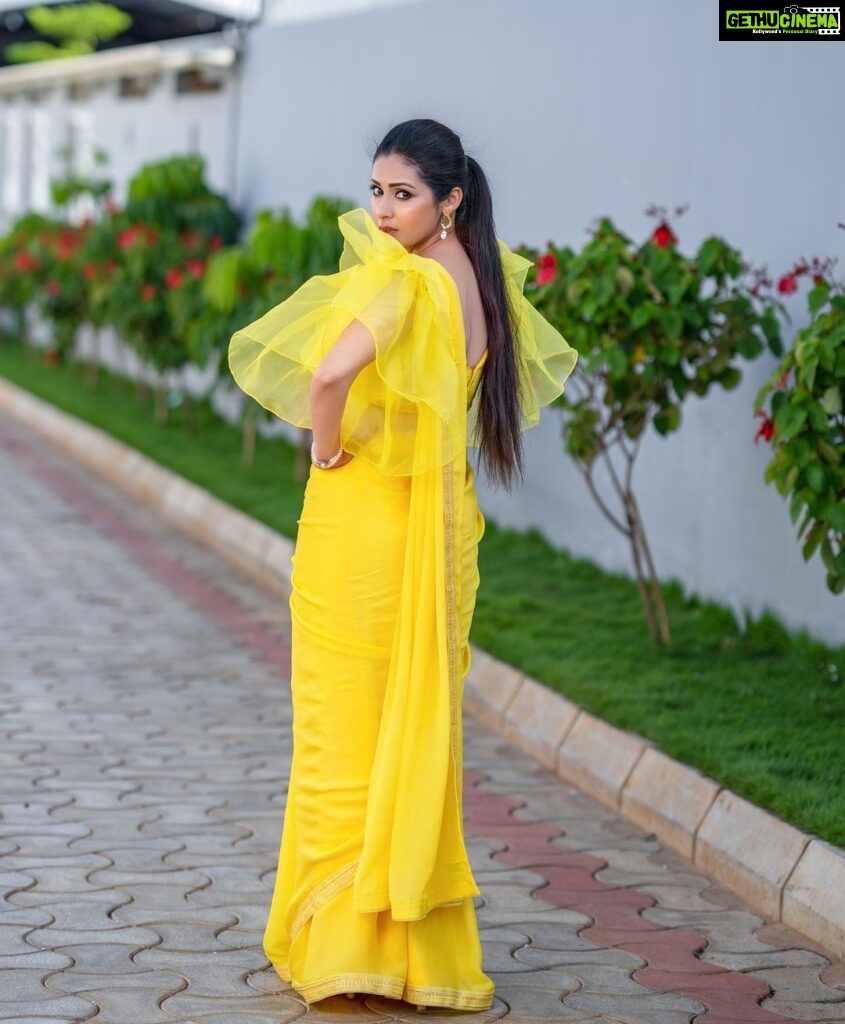 Sadha Instagram - Felt like a 🌻 in the gorgeous saree! 💛☺️ Stylist @harinireddym Saree @on_fleek_creationss PC @prashanth_photo_graphy #picsoftheday #sadaa