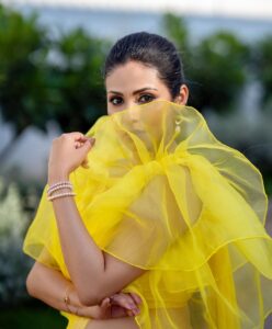 Sadha Instagram - Felt like a 🌻 in the gorgeous saree! 💛☺️

Stylist @harinireddym 
Saree @on_fleek_creationss 
PC @prashanth_photo_graphy

#picsoftheday #sadaa