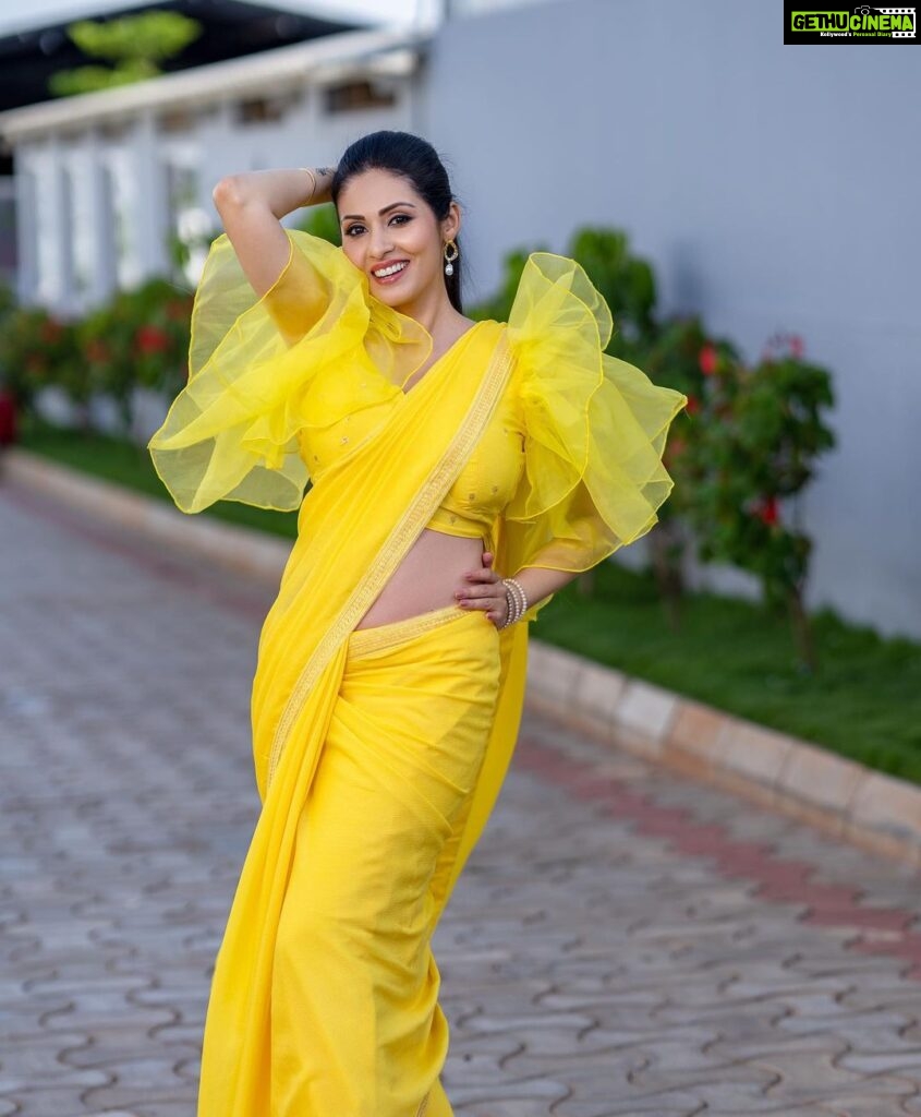 Sadha Instagram - Felt like a 🌻 in the gorgeous saree! 💛☺️ Stylist @harinireddym Saree @on_fleek_creationss PC @prashanth_photo_graphy #picsoftheday #sadaa