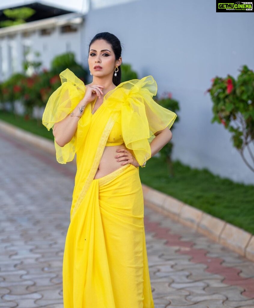 Sadha Instagram - Felt like a 🌻 in the gorgeous saree! 💛☺️ Stylist @harinireddym Saree @on_fleek_creationss PC @prashanth_photo_graphy #picsoftheday #sadaa