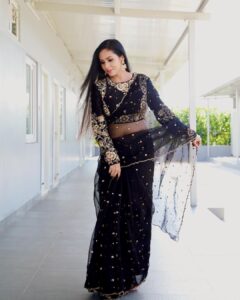 Sadha Instagram - 🖤🖤🖤

Gorgeous Saree by @olivesbysashi.in 
Accessories by @kushalsfashionjewellery 
Styled by @harinireddym 

#indian #saree #sadaa