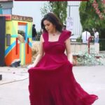 Sadha Instagram - When Breeze wants to play the main lead in your story! 🙄😅 #bts #struggleisreal Stylist @harinireddym Designer @labelrachanaedam Jewellery @kushalsfashionjewellery Hairstylist @2727paru Asst @rakeshmanchi #funnymoments #reels #reelsinstagram #reelsvideo #sadaa