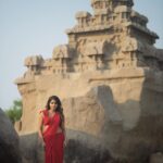 Sai Dhanshika Instagram - சிவப்பு மனிதனுக்கும் நிழல் கருப்புதான், கருப்பு மனிதனுக்கு ரத்தம் சிவப்புதான், வண்ணங்களில் இல்லை வாழ்க்கை, மனித எண்ணங்களில் உள்ளது வாழ்க்கை 🙏🏼 Thanks team for bringing the best in what you do ☺️ Beautifully Photographed by @karthikha_photography & @styl_by_prathi Great Videos taken by @kavinilavan_filmmaker Excellent Editing by @nidhin_prem My Favourite makeup artist @reenapaiva Hair by @durga pro @riazkahmed.pro Costume by @danny_szt Ass @salu112623