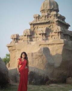 Sai Dhanshika Instagram - சிவப்பு மனிதனுக்கும் நிழல் கருப்புதான், கருப்பு மனிதனுக்கு ரத்தம் சிவப்புதான், வண்ணங்களில் இல்லை வாழ்க்கை, மனித எண்ணங்களில் உள்ளது வாழ்க்கை 🙏🏼
Thanks team for bringing the best in what you do ☺️
Beautifully Photographed by @karthikha_photography & @styl_by_prathi 
Great Videos taken by @kavinilavan_filmmaker 
Excellent Editing by @nidhin_prem 
My Favourite makeup artist @reenapaiva 
Hair by @durga pro @riazkahmed.pro 
Costume by @danny_szt 
Ass @salu112623