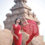 Sai Dhanshika Instagram - சிவப்பு மனிதனுக்கும் நிழல் கருப்புதான், கருப்பு மனிதனுக்கு ரத்தம் சிவப்புதான், வண்ணங்களில் இல்லை வாழ்க்கை, மனித எண்ணங்களில் உள்ளது வாழ்க்கை 🙏🏼 Thanks team for bringing the best in what you do ☺️ Beautifully Photographed by @karthikha_photography & @styl_by_prathi Great Videos taken by @kavinilavan_filmmaker Excellent Editing by @nidhin_prem My Favourite makeup artist @reenapaiva Hair by @durga pro @riazkahmed.pro Costume by @danny_szt Ass @salu112623