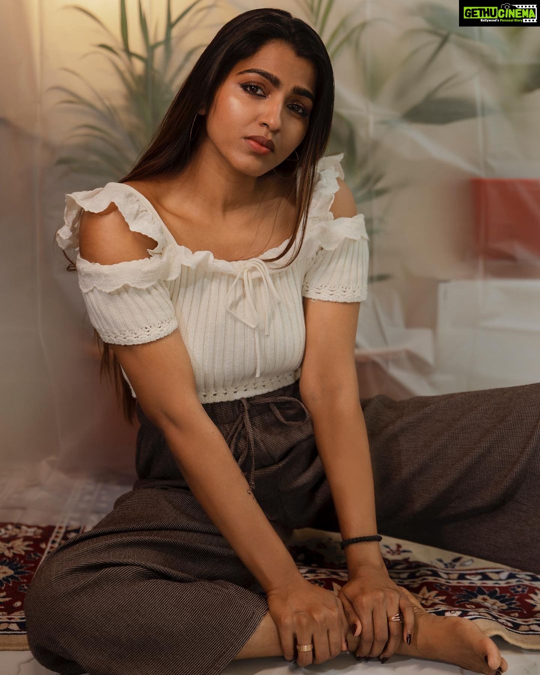 Sai Dhanshika Instagram - What’s up 🤎 Concept & photography @irst_photography ✨✨ Pro : @riazkahmed.pro Y.e.s studios