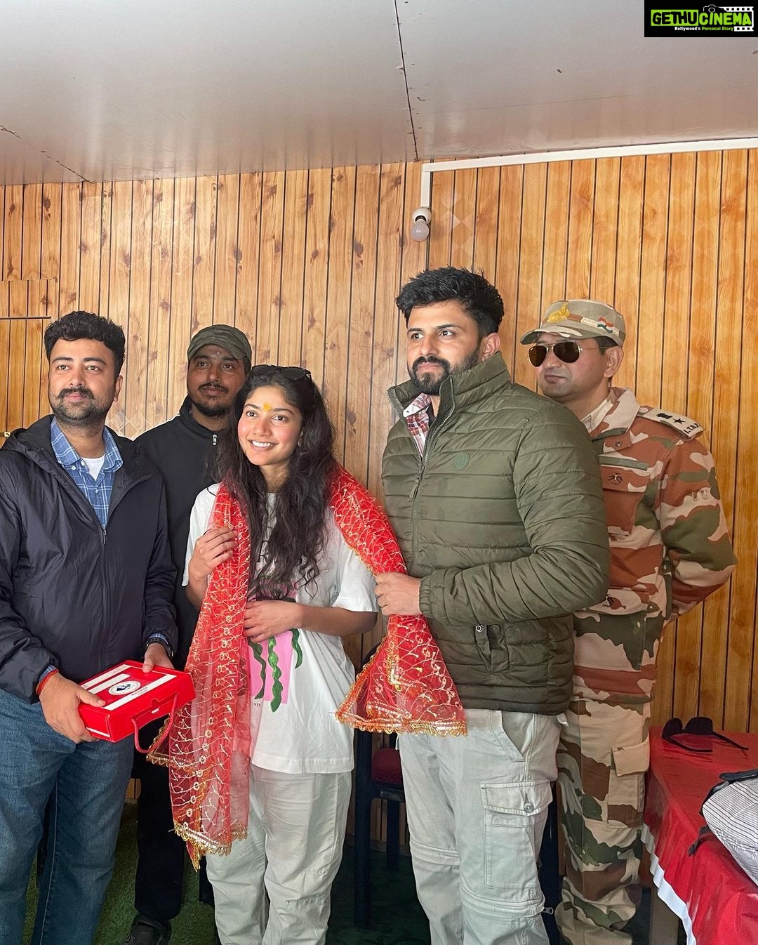 Sai Pallavi Instagram - #AmarnathYatra I’m one who never likes to share very personal thoughts but I’d like to write about this pilgrimage that I’ve been wanting to make for a long time now. Taking parents who’re almost 60 is emotionally testing in ways one cannot explain. Watching them gasp for breath and hold their chest, take breaks at slippery paths amidst snow made me question the lord almighty, why you so far? And I got my answer when I walked back after the darshan. As I walked down the hill, I witnessed something overwhelming: When people notice a few yatris on the verge of giving up, they take a long breath and chant “Om Namah Shivaya”, and instantly the same yatris chant back and pick themselves up to continue. Horses and the villagers carry the yatris to fulfil their desire of worshipping Bhole Nath at the holy cave. My pranams to everyone in Shri Amarnath Ji Shrine Board who make this journey memorable for millions of devotees like us! And finally the personnel from the Army/CRPF/Police for their selfless acts of service, sacrifice and sense of duty by protecting us at ALL times. This place is powerful because it stands witness to the acts of such selfless service. Regardless of our wealth, beauty and power, it’s one’s healthy body, strong mind and a heart that helps others, is what’s going to make our journey on earth worth living. Amarnath yatra challenged my will power, tested my body and proved to me that this Life itself is a pilgrimage and we are a dead race if we are not there for each other! And my heartfelt thanks to a few ppl who made this whole trip to the #amarnath holy cave possible: #misbahkhan #naresh #anishkurian #deepaknagnyal #shashibushan #mansoor #ashwin #sasb Audio credits: Gauranga, Sounds of Isha