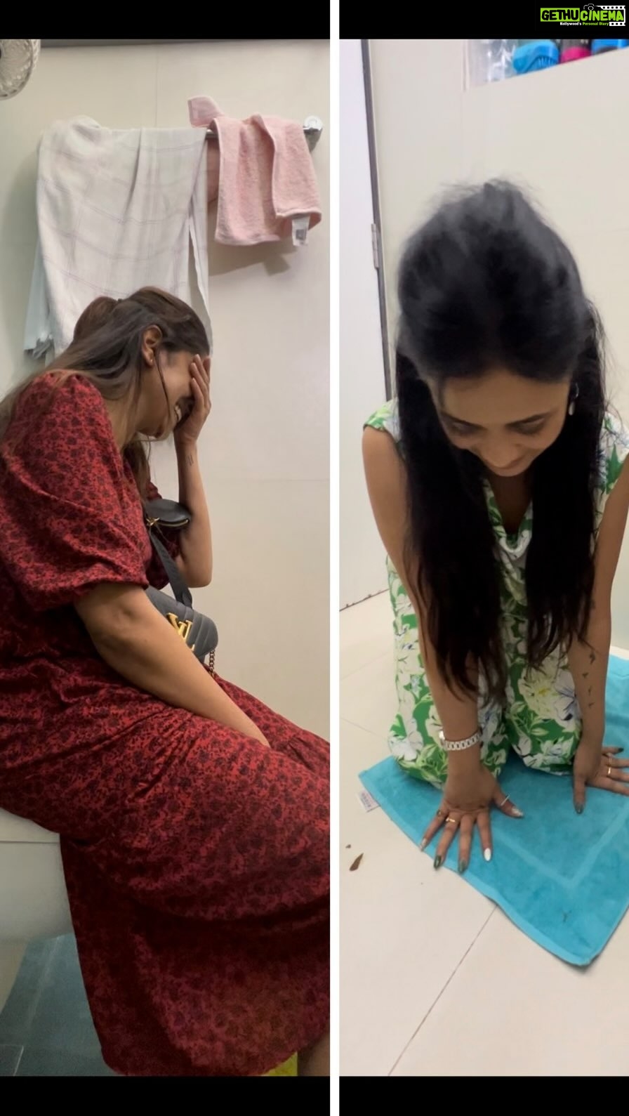 Sai Tamhankar Instagram - इसे कहते है गहरी दोस्ती - करतूते इनकी और बेइज़्ज़ती तुम्हारी 🫣🫣🫣 भगवान करें हर किसको ऐसे दोस्त मिले 🙏🏻🙏🏻🙏🏻 #happyfriendshipday #friendshipgoals #sonaleekulkarni #saitamhankar #prarthanabehere #chiutai #chibo #tumpa #bathroomsingers #love #bffs Bathroom