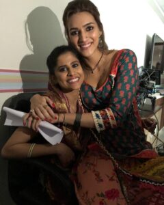 Sai Tamhankar Instagram - Happiest Birthday Sundari ! 
Be unstoppable, Be you , coz you are beautiful inside out. Lots and lots of love @kritisanon . 

#saitamhankar #kritisanon #birthdaygirl #happybirthdaykritisanon