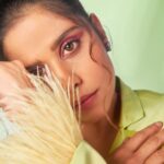 Sai Tamhankar Instagram - Miss Willy Wonka . @white_by_dinaaz @koharbykanika @nehachaudhary_ @digambar103 @jayshree2783 @akshay_26 @vishal.patil36 @azim_shaikh1989 #saitamhankar #charliesmultiverse #misswonka #willywonka #pantsuit #fave #mhj