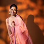 Sai Tamhankar Instagram - Mood … @asopalav @amrapalijewels @nehachaudhary_ @kalyaam_2.0 @vishal.patil36 @jacksasif #saitamhankar #festivities #mood #mhj
