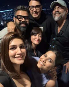 Sai Tamhankar Instagram - Heartiest Congratulations for such a great honour and a huge achievement my Sundari .. 
we all are brimming with pride .. @kritisanon .

We missed you a lot @pankajtripathi ji .. heartiest congratulations sir ; aapse humesha bohot seekha hai ; seekhte rahenge .. !! 

#saitamhankar #kritisanon #pankajtripathi #mimi #nationalaward