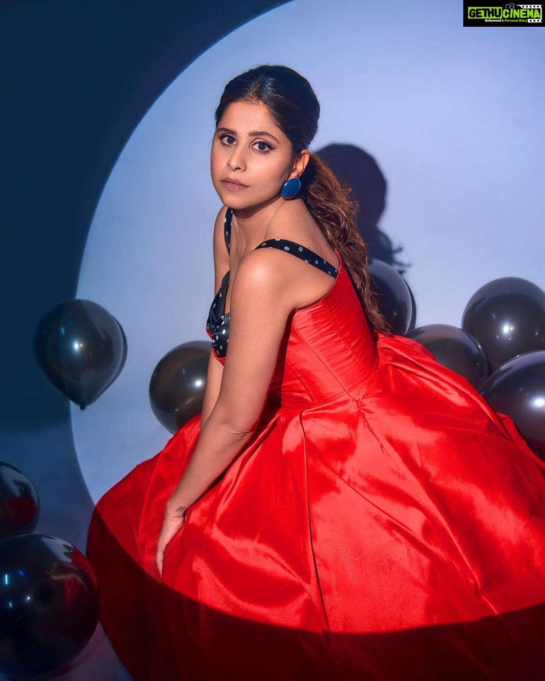 Sai Tamhankar Instagram - An ode to Duniyadari! Btw I wore the same earrings in the film too .. so amazing visiting this old lane full of memories and amazing times .. to friendship , to Love and most of all to you all for loving this film and making it a blockbuster! @satyamakeupartist @jayshree2783 @nehachaudhary_ @akshay_26 @santushtimahadeo #saitamhankar #shirin #retro #red #polkadots #bighair #wingedliner #allthingsretro #eastmancolor #lovestory