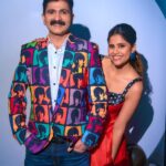 Sai Tamhankar Instagram - It always takes a team ! Celebrating 10 years of ”दुनियादारी” with my team at “Chala Hawa Yeu Dya” . Don’t Miss to watch us tonight at 9.30pm on @zeemarathiofficial . #saitamhankar #shirin #duniyadaari #history #10yearsofduniyadaari #gamechanger Duniyadari