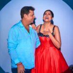 Sai Tamhankar Instagram - It always takes a team ! Celebrating 10 years of ”दुनियादारी” with my team at “Chala Hawa Yeu Dya” . Don’t Miss to watch us tonight at 9.30pm on @zeemarathiofficial . #saitamhankar #shirin #duniyadaari #history #10yearsofduniyadaari #gamechanger Duniyadari