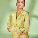 Sai Tamhankar Instagram - Miss Willy Wonka . @white_by_dinaaz @koharbykanika @nehachaudhary_ @digambar103 @jayshree2783 @akshay_26 @vishal.patil36 @azim_shaikh1989 #saitamhankar #charliesmultiverse #misswonka #willywonka #pantsuit #fave #mhj