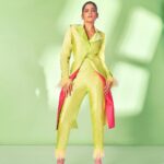 Sai Tamhankar Instagram - Miss Willy Wonka . @white_by_dinaaz @koharbykanika @nehachaudhary_ @digambar103 @jayshree2783 @akshay_26 @vishal.patil36 @azim_shaikh1989 #saitamhankar #charliesmultiverse #misswonka #willywonka #pantsuit #fave #mhj